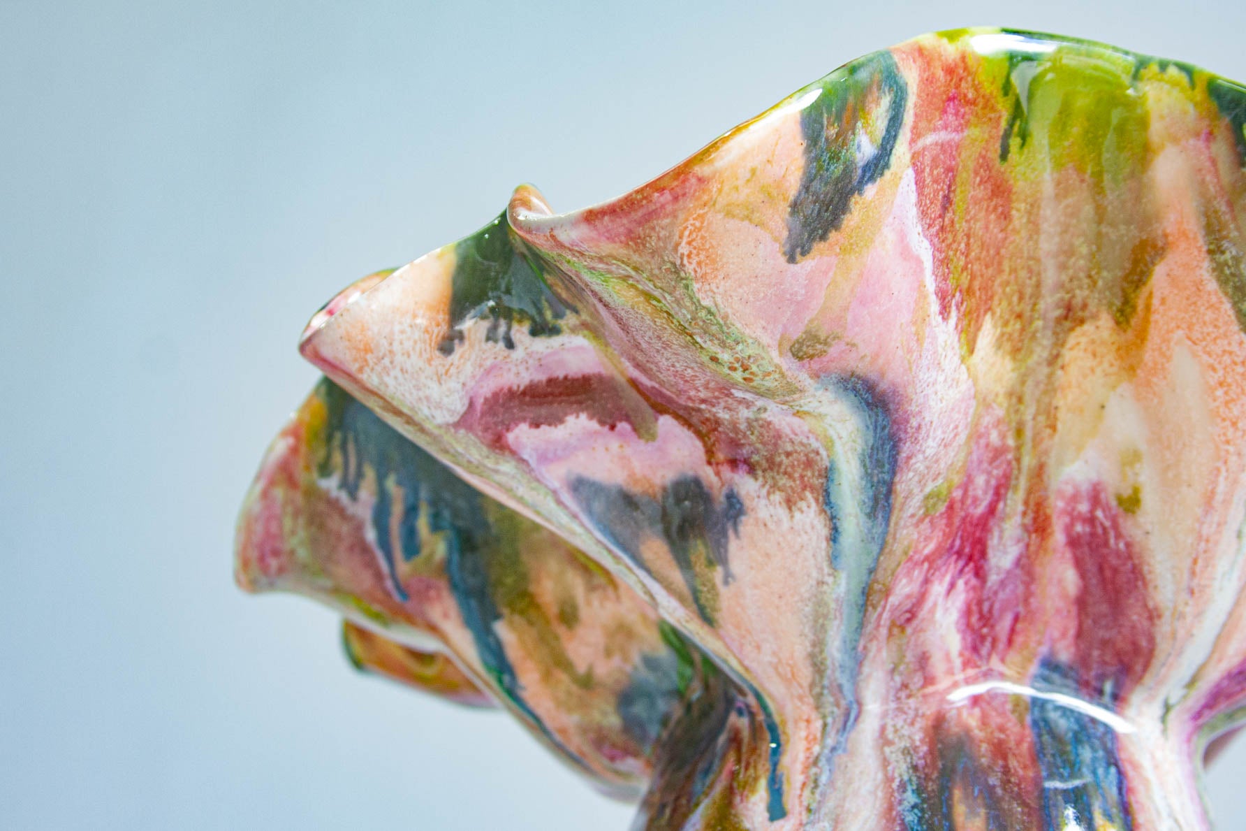 handmade ceramic table lamp, photo showing details of the side.