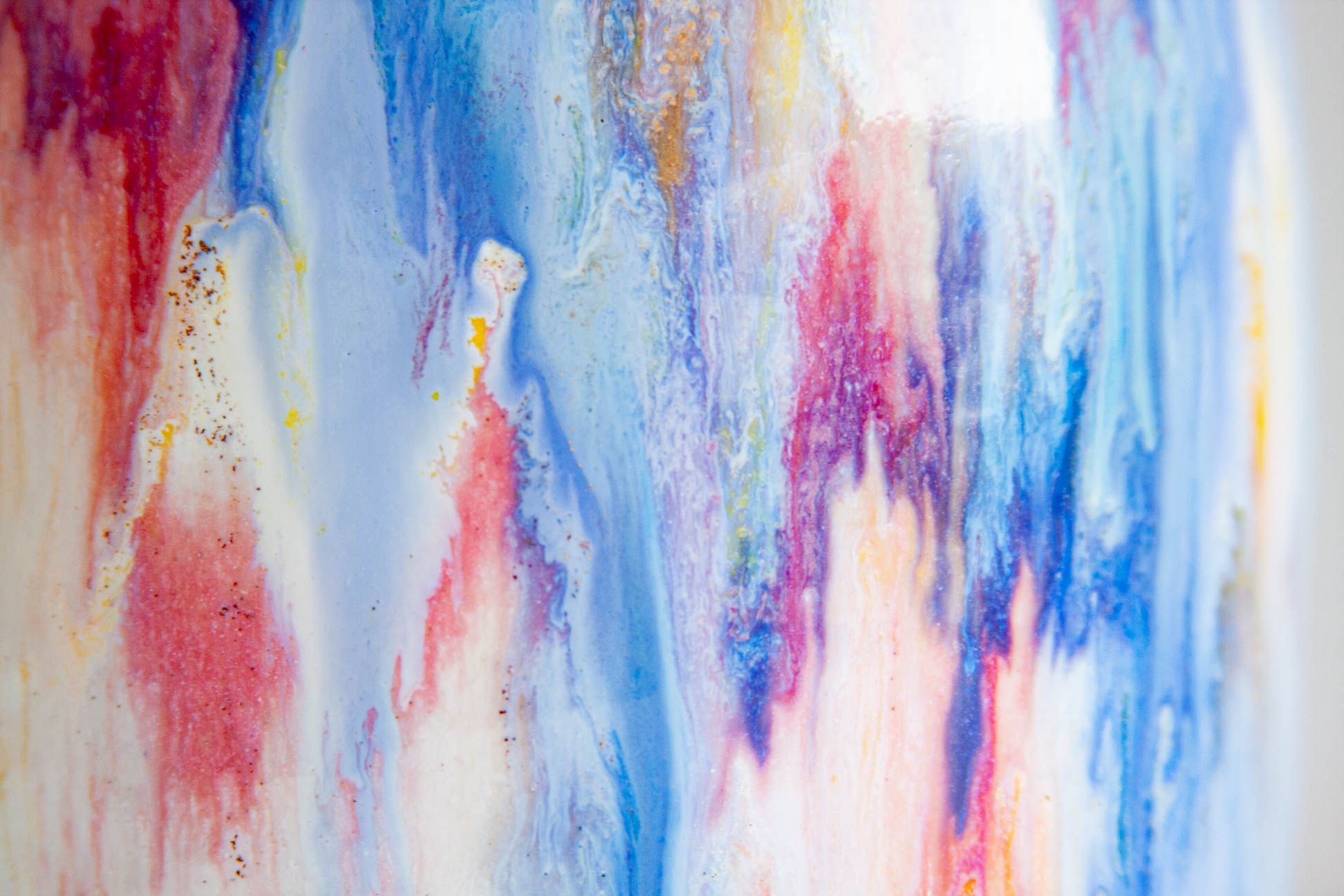 zoomed in photo of glaze details on ceramic table lamp