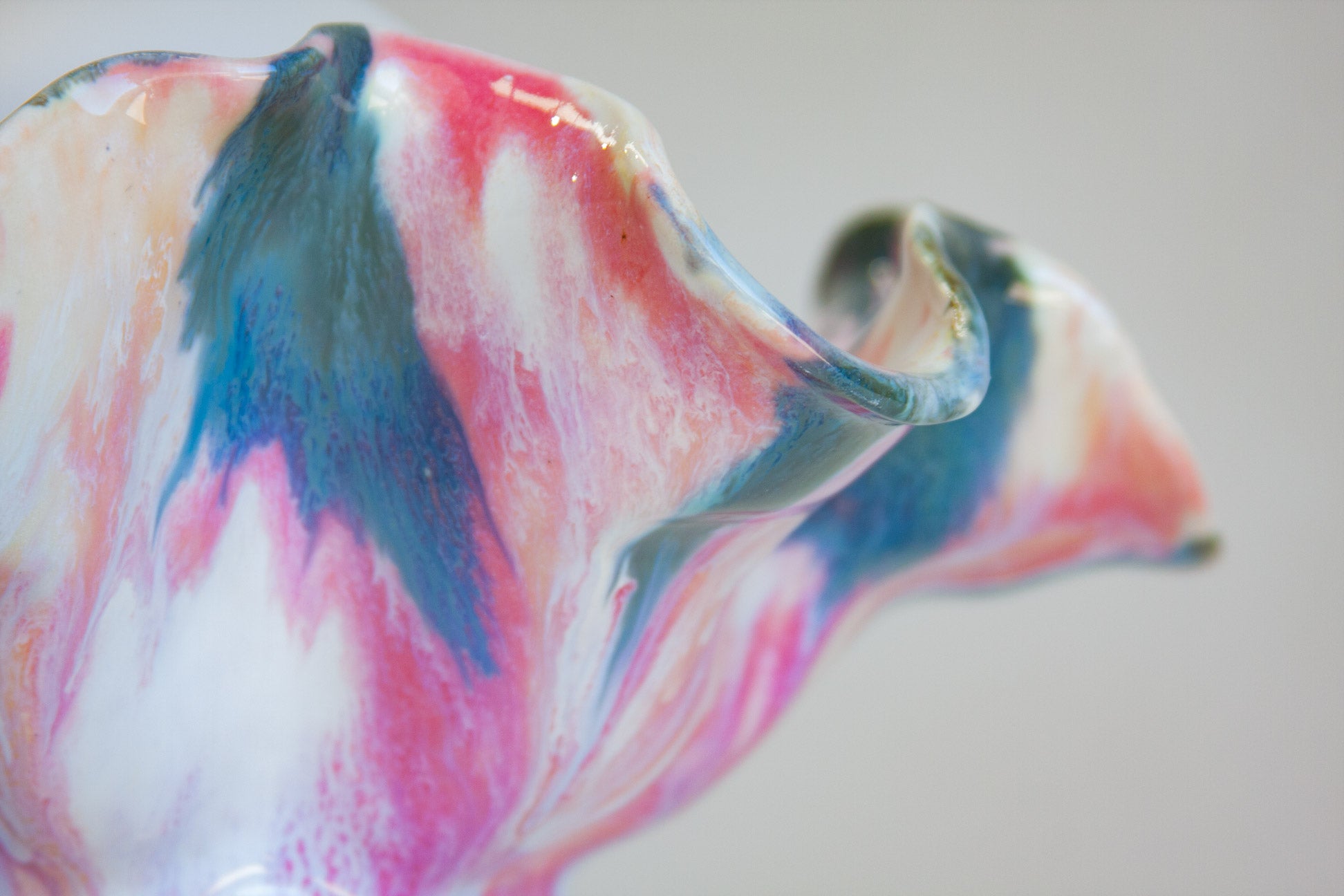 zoomed in picture of the pink, blue, peach and white glaze on ceramic table lamp