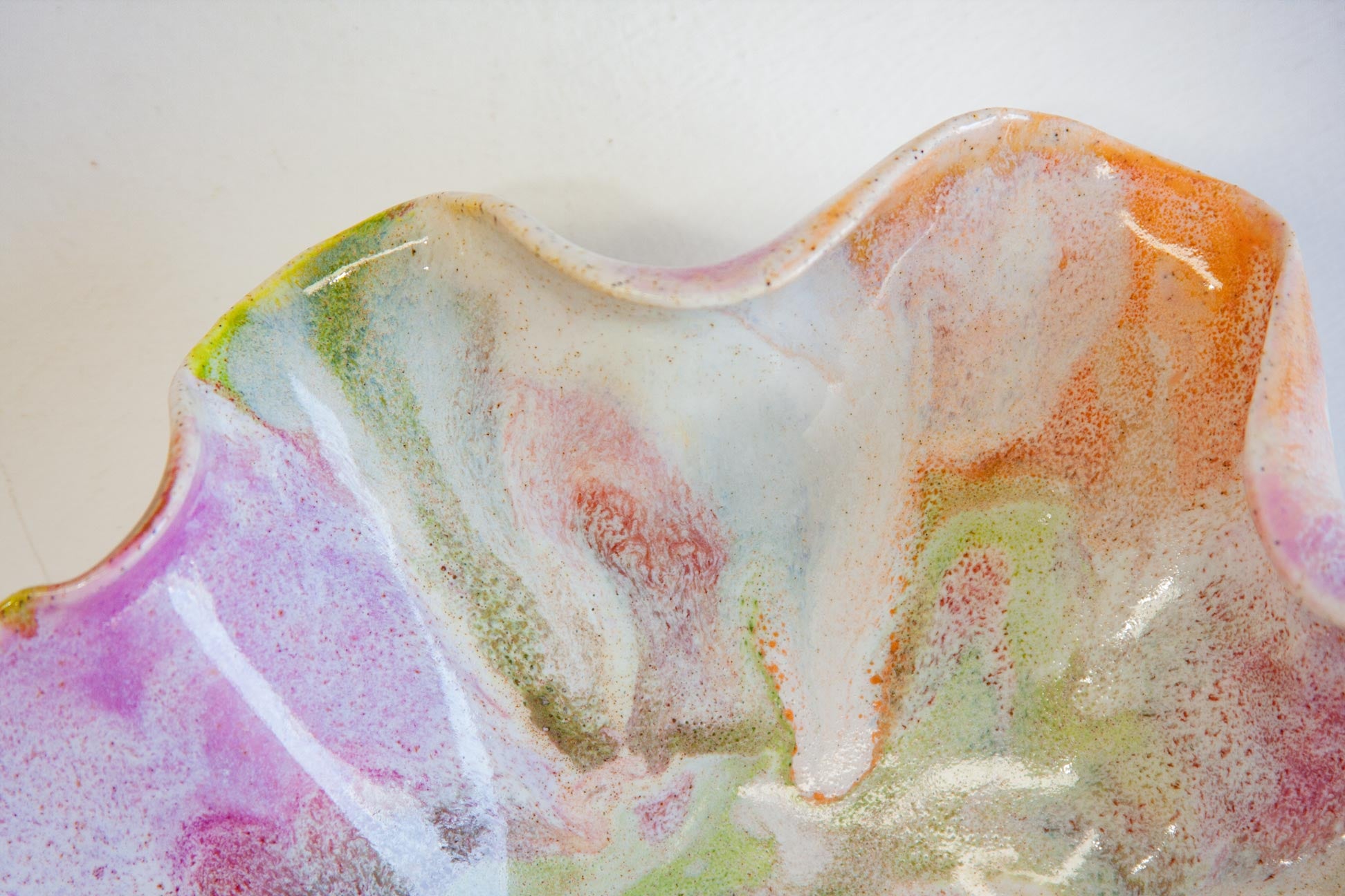 close up of the frills on the edge of the ceramic platter
