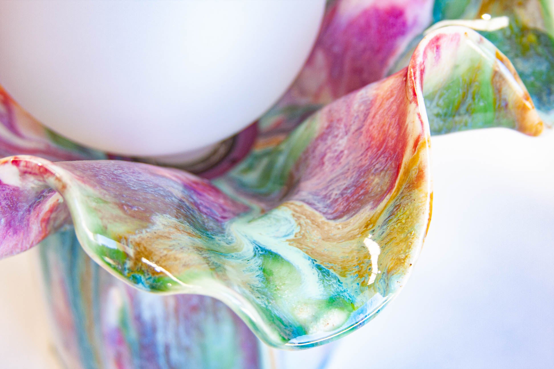 close up photo of the top to the table lamp showing the rippled edges
